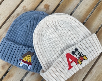 カスタム文字ミッキーマウス子供用ビーニー、ディズニー刺繍入りナチュラルユースウィンターハット、フルアルファベットニットディズニーアクセサリー