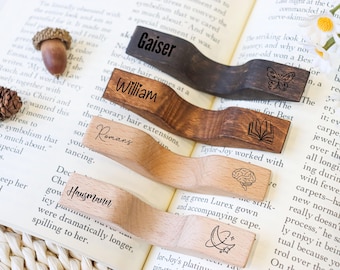Personalisierter Holz Buch Seitenhalter, benutzerdefinierter Daumen Seitenhalter, Holz Seitenverteiler, Buchzubehör, Geschenke für Buchliebhaber, Geburtstagsgeschenk zum Jahrestag