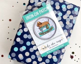 Tropfen der Transporteur Nähmaschine Welpen Bügelbild