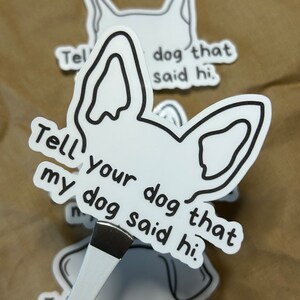 Vertel je hond dat mijn hond hallo zei. Sticker grote puntige hondenoor, sticker huisdieroren, 2,8-inch sticker, omtrek hondenoor, waterdicht, glanzend vinyl decal