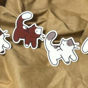 Veelkleurige cartoon kattenstickers, set van 4, gepersonaliseerde kattenstickers, glanzend laminaat kattenstickers, pakket schattige kittenstickers, kattenstickers