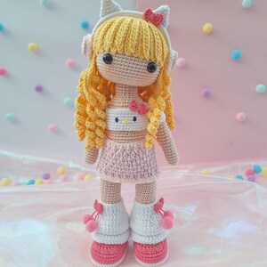 Patrón de crochet de muñeca Amigurumi inspirada en Hello Kitty (PDF en español)