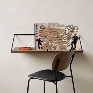 Fußball Stadion Karte Fußball Liebhaber Geschenk Stadion Dekor Wohnung Geschenk Kundenspezifischer Fußball USA Karte hölzernes Stadion Karte College Sportarene NFL Fan Geschenk