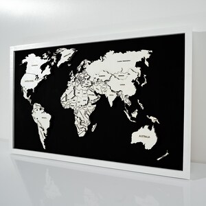 Houten wereldkaart witte muur kunst decor strak 3D appartement decor grote reiskaart housewarming cadeau uniek minimalistisch design houten wereldkaart