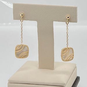 14K Yellow Gold and Mother of Pearl Womens Dangle/Drop Earrings