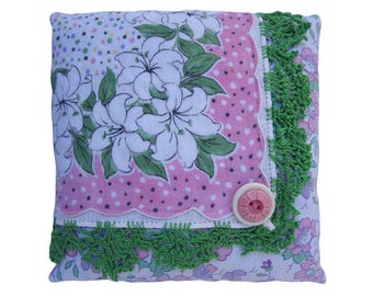 Pañuelo vintage de lavanda con lirios blancos, 15 cm x 15 cm.