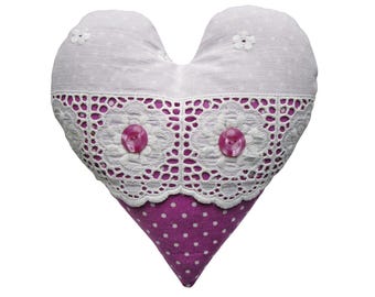 Corazón de saquito de lavanda: Tela vintage con ojales sobre tela de lunares rojo-violeta, 6,5"