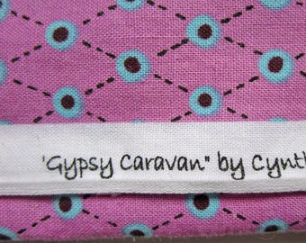 Tela de algodón geométrica rojo violeta, Gypsy Caravan, Hancock Fabrics, 42" x 84"