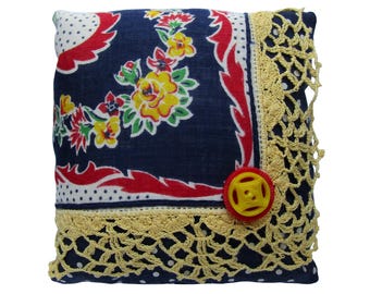 Saquito de pañuelo vintage: estampado floral azul marino y amarillo, 12,7 cm x 12,7 cm.