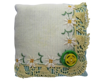 Embroidered Daisies Vintage Handkerchief Lavender Sachet, 4.5&quot; Square