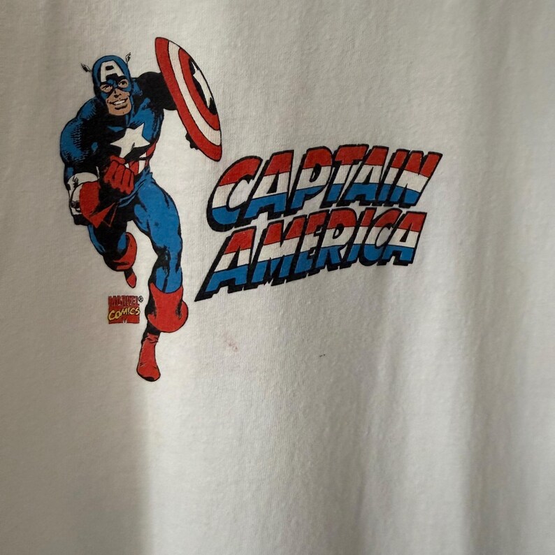 Vintage Kids Captain America T-Shirt Marvel Comics Small 8 y2k 2006 image 3