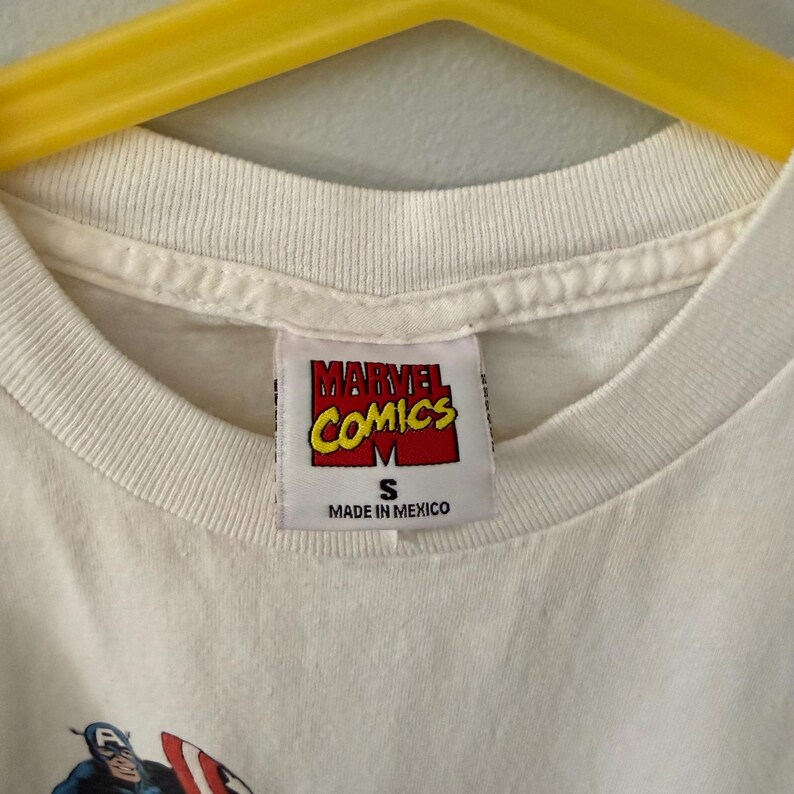 Vintage Kids Captain America T-Shirt Marvel Comics Small 8 y2k 2006 image 4