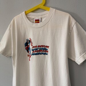 Vintage Kids Captain America T-Shirt Marvel Comics Small 8 y2k 2006 image 2