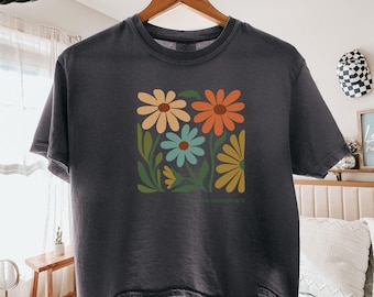 Cropped tshirt Womens Comfort Colors cropped boxy tshirt, Women's simple tee, Cute summer tshirt retro abstract flower vintage flower tshirt