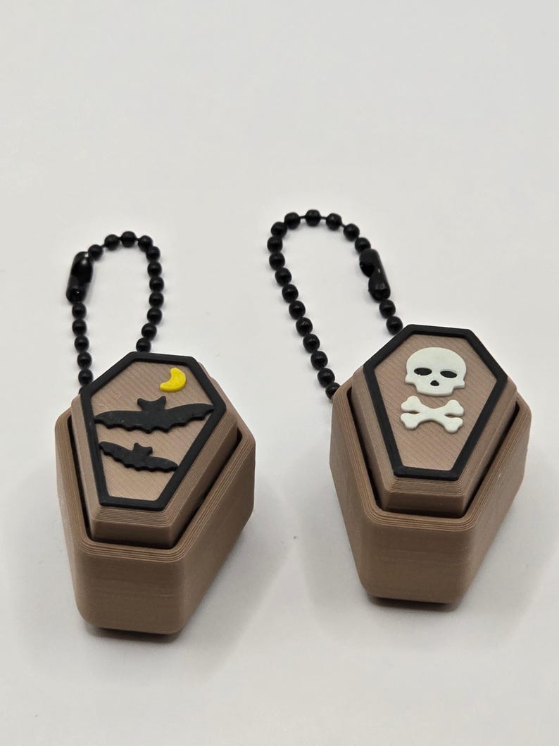 3D Printed Coffin Clicker Keychain – Halloween Fidget | Skull, Bats & Web Designs | Gothic Anxiety Relief Toy | Spooky Gift