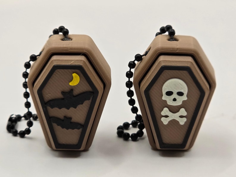 3D Printed Coffin Clicker Keychain – Halloween Fidget | Skull, Bats & Web Designs | Gothic Anxiety Relief Toy | Spooky Gift