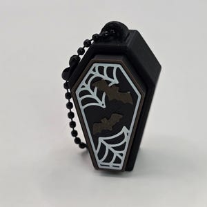 3D Printed Coffin Clicker Keychain – Halloween Fidget | Skull, Bats & Web Designs | Gothic Anxiety Relief Toy | Spooky Gift