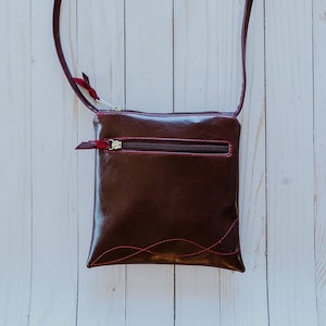 Kleine Wein-Umhängetasche aus veganem Leder, bordeauxrote kleine Handtasche, maschinenwaschbare Tasche, passend für große iPhone-Taschen