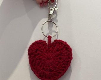 かぎ針編みのハートキーホルダー：手作りバレンタインバッグチャーム