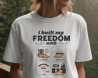 T-shirt de randonnée Freedom, vêtements de voyage, chemise Comfort Colors®, haut Digital Nomad, chemise d'aventure en plein air