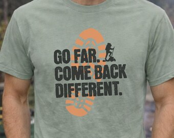 Chemise de randonnée, T-shirt aux couleurs confortables, Chemise Go Far Come Back Different, Cadeau aventure en plein air