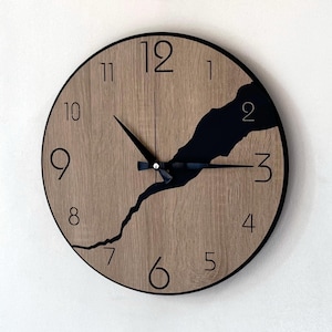 Retro Round Wooden Wall Clock –Stylish Industrial Design, Perfect Housewarming Gift for Home & Office Decor