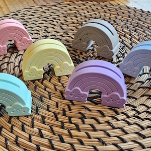 Regenbogen Fotohalter / Kartenhalter / Platzkartenhalter aus Keraflott. Rosa, Blau,  Gelb, Lila, Türkis/Grün, Grau/Anthrazit
