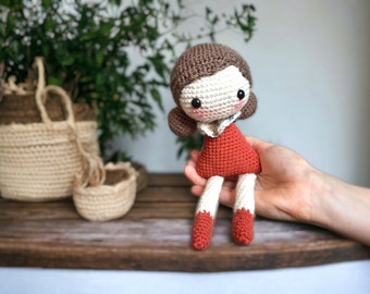 Ella bambola fatta a mano/bambola all'uncinetto/bambola a maglia/personalizzata/arredamento della cameretta/primo regalo di compleanno/regalo per figlia/nipote/neonato