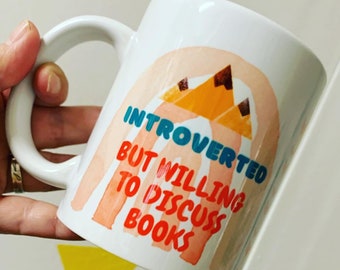 Introverted but willing to discuss books/Book worm humor / 11oz Mug