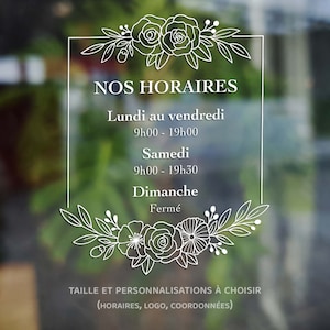 Peut inclure: Panneau blanc avec des motifs floraux et le texte "NOS HORAIRES". Il indique les horaires d'ouverture : du lundi au vendredi de 9h00 à 19h00, le samedi de 9h00 à 19h30, et fermé le dimanche. Le texte "TAILLE ET PERSONNALISATIONS À CHOISIR" est également visible.