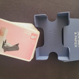 boite de rangement et socle pour jeux de carte SEA, SALT & PAPER