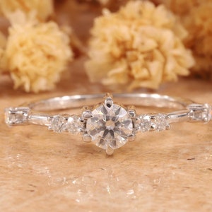 Ronde diamanten ring van 4 mm, effenen verlovingsring, ronde diamanten trouwring, 6-tands ring, ring voor vrouwen, jubileumcadeau