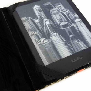 Kindle Paperwhite cover - Elegant Moths - case for old or new Paperwhite - intricate moths on coral - butterflies, insects, 2024 12th gen imagem 10