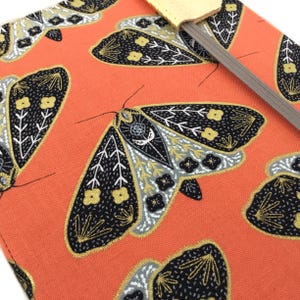 Kindle Paperwhite cover - Elegant Moths - case for old or new Paperwhite - intricate moths on coral - butterflies, insects, 2024 12th gen imagem 1
