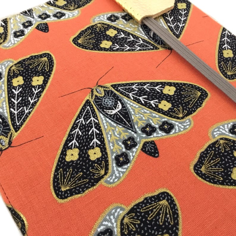Kindle Paperwhite cover - Elegant Moths - case for old or new Paperwhite - intricate moths on coral - butterflies, insects, 2024 12th gen imagem 1