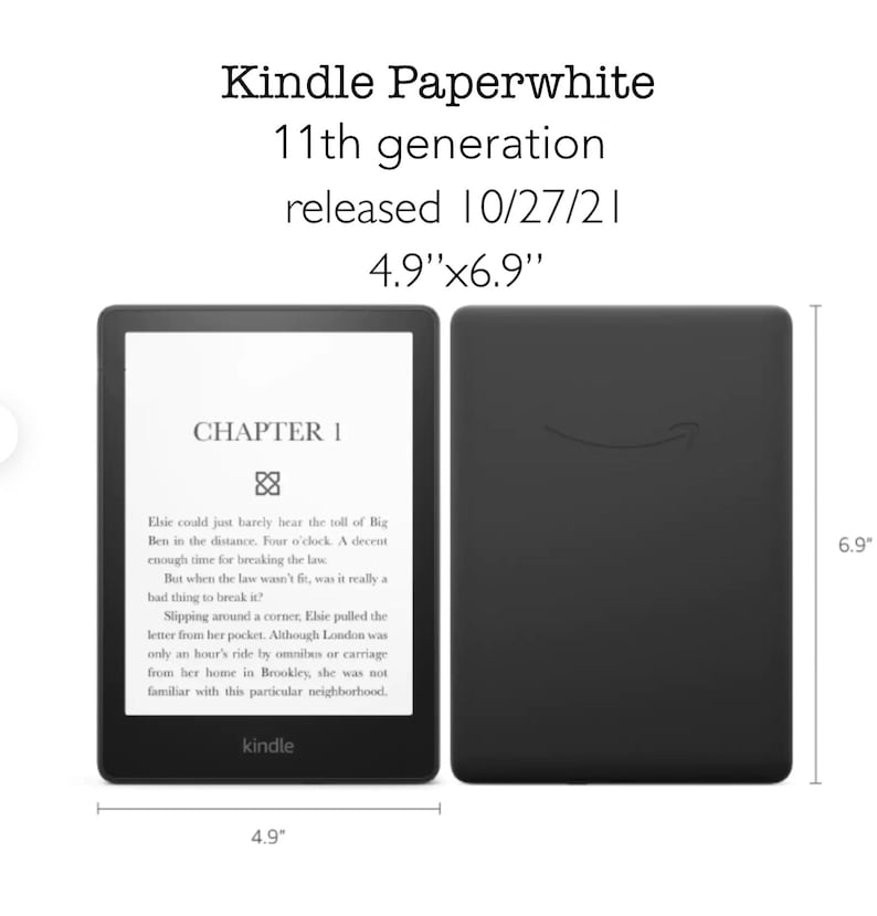 Pode incluir: Um leitor de e-books Kindle Paperwhite preto de 11.&ordf; gera&ccedil;&atilde;o, lan&ccedil;ado em 10/27/21. O leitor de e-books tem 4,9 polegadas de largura e 6,9 polegadas de altura. O ecr&atilde; mostra o texto "CAP&Iacute;TULO 1" e um par&aacute;grafo de amostra de texto. O logotipo Kindle &eacute; vis&iacute;vel na parte inferior do ecr&atilde;.