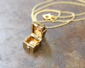 Regalo de apertura envuelto perla presente collar de medallón