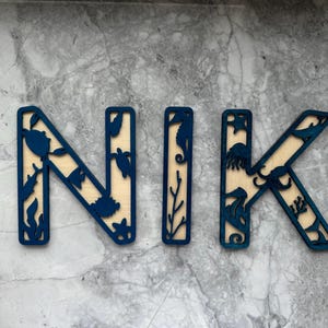 Letras de madera con temática oceánica. Letrero personalizado para bebé, decoración submarina para habitación infantil, letras de madera pintadas a mano de 15 cm.