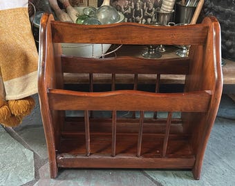 Revistero antiguo de madera