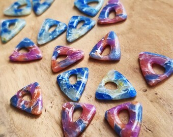 Multicolored stone-effect triangular tassels – Handmade polymer clay – Pair with hoop earrings