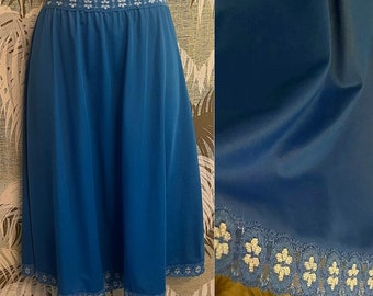 Vintage 60s Van RAALTE Skirt Slip ~ Blue w/ Daisy Lace Waist and Trim / Sz Med - Lge ~ 27" 28" 29" Waist