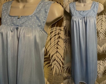 70s Vintage Nylon Tricot Nightgown / Babydoll nightie in Light Cornflower Blue // Size Med