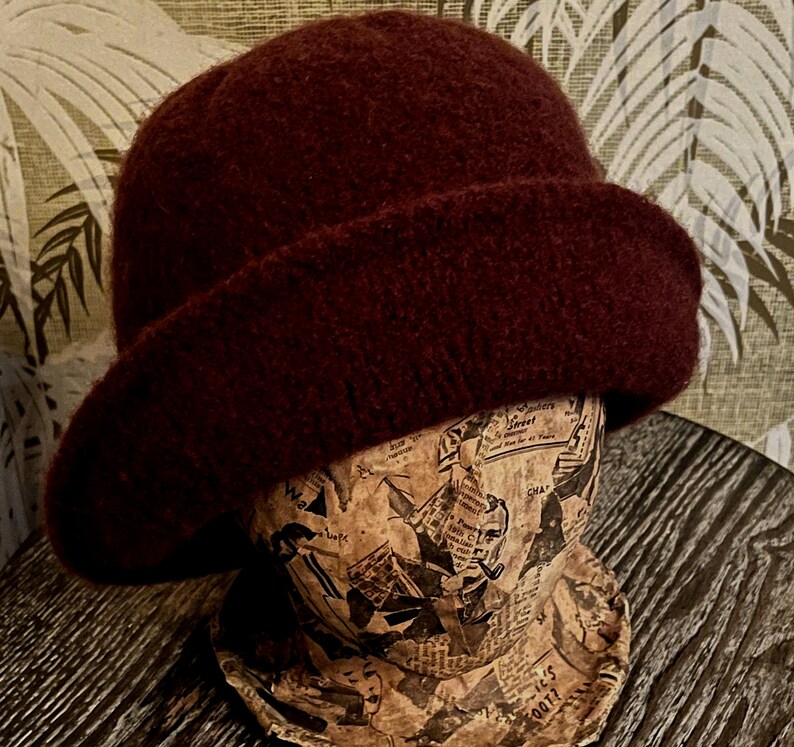 Felted Wool Cloche Hat Knitted Wool Felt 1930s Retro 20s Gatsby look afbeelding 3