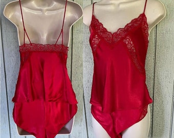 90s Red Poly Satin 2-piece Tap Panties Shorts and Camisole Set // Size Lge - XL