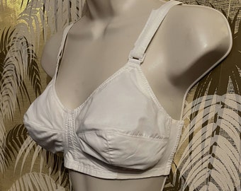 Vintage Bullet Bra ~ Cotton Weave - Tru-Health size 38C / White Soft Bullet shape Brassiere - Retro Foundation Garment 38" Bust Chest