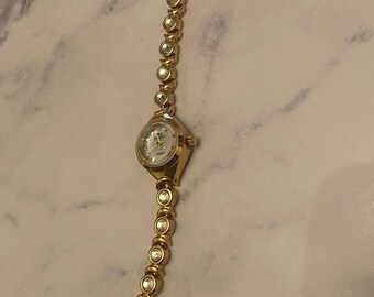 Ovaal vintage goud dameshorloge, klein gezichthorloge, horloge voor vrouwen, cadeau voor haar, sierlijk vintage design, roestvrij staal glanzend sierlijk horloge