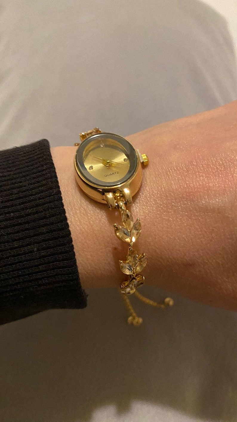 Oval Vintage Gold Damenuhr, Kleine Gesichtsuhr, Uhr für Frauen, Geschenk für sie, Zierliches Vintage Design, Golduhr Bild 2