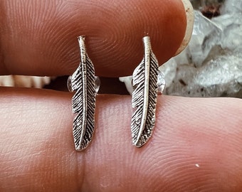 Feather oorbellen • Feather Studs • Feather sieraden • zilveren oorbellen • Stud oorbellen • geschenken • schattige oorbellen