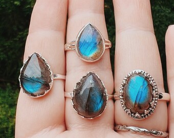 Labradorite naturelle, bague délicate, bague de déclaration, bague en argent 925, bague labradorite, bague faite à la main, bague de feu bleu, bague pour femmes, bague Boho