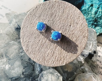 Clous d'oreille opale en argent sterling, boucle d'oreille opale bleue, opale blanche, boucle d'oreille opale bleue, clou délicat minimaliste, ensemble de boucles d'oreilles